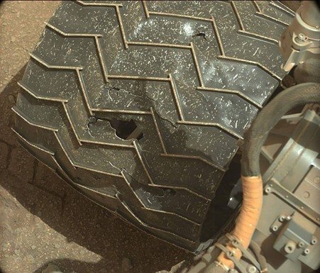 NASAの火星探査車「マーズ・サイエンス・ラボラトリー 」のタイヤの状態